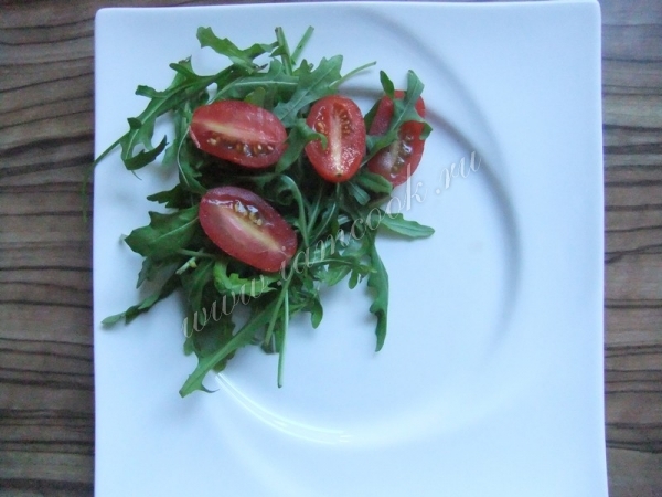 Выложить помидоры