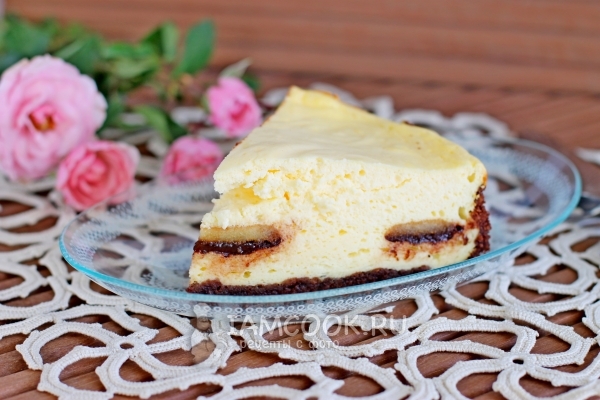 Фото творожного пирога с печеньем в мультиварке