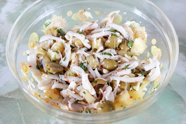 рецепт салата с кальмарами и ананасами