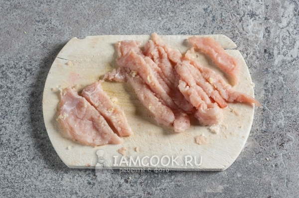 Порезать мясо на кусочки