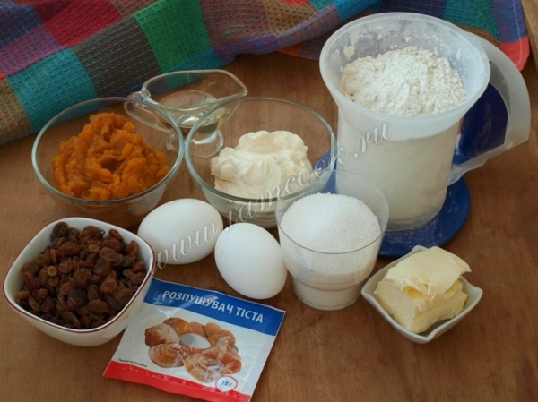 Ингредиенты для кексов с изюмом