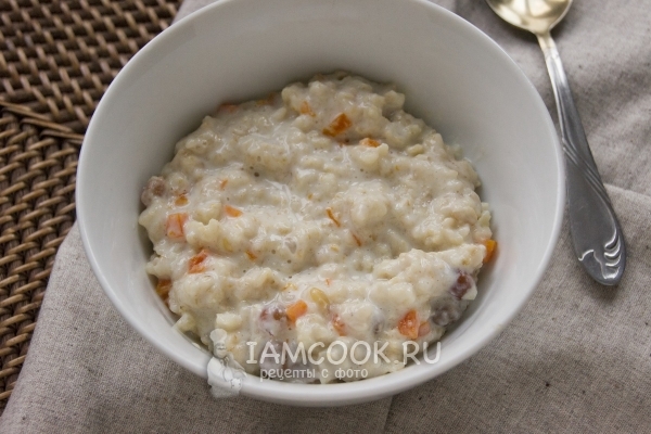 Фото овсяной каши на молоке с тыквой и изюмом