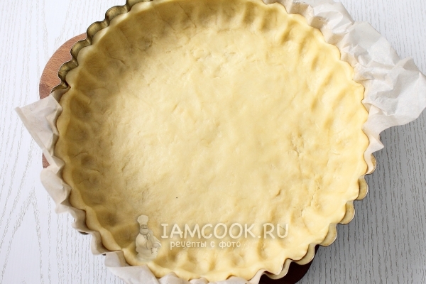 Выложить тесто в форму