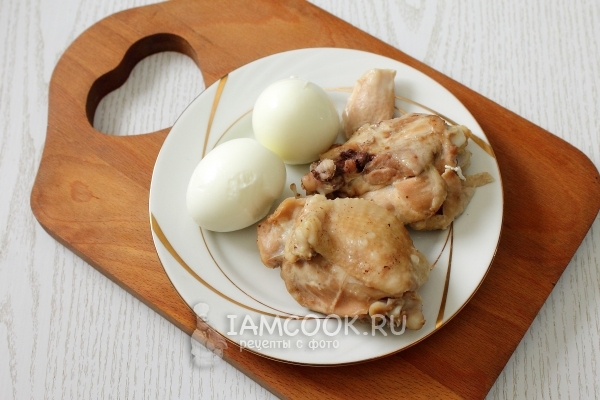 Сварить курицу и яйца