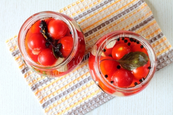 Помидоры черри в рассоле