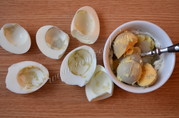 Добавить желтки