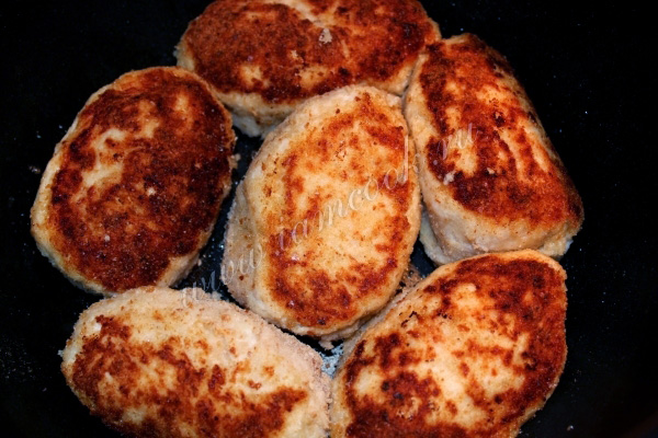 Жарим котлеты из куриного филе в мультиварке