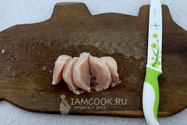 Порезать куриное филе