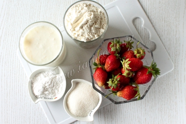 Ингредиенты для пирожков с клубникой