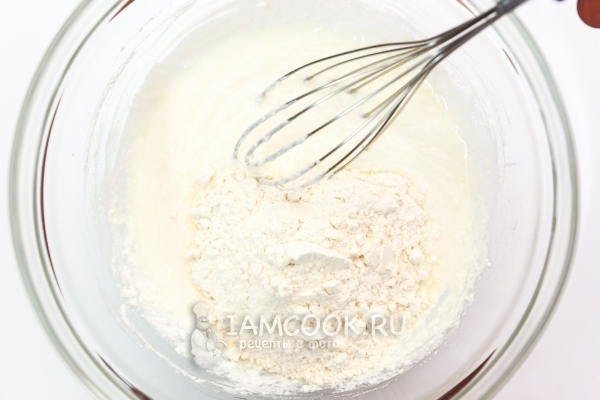 Всыпать муку