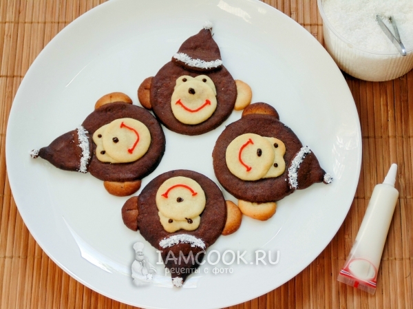 Украсить шапку обезьянки