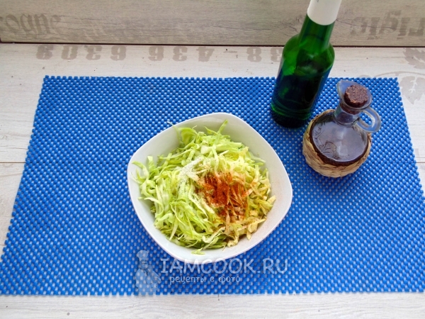 Посыпать капусту специями