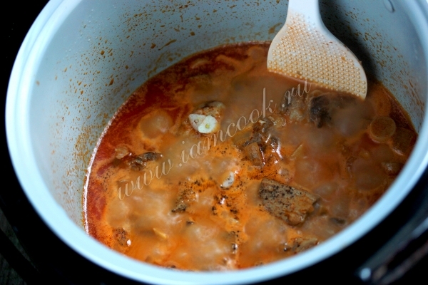 Тушение свинины с шампиньонами в мультиварке