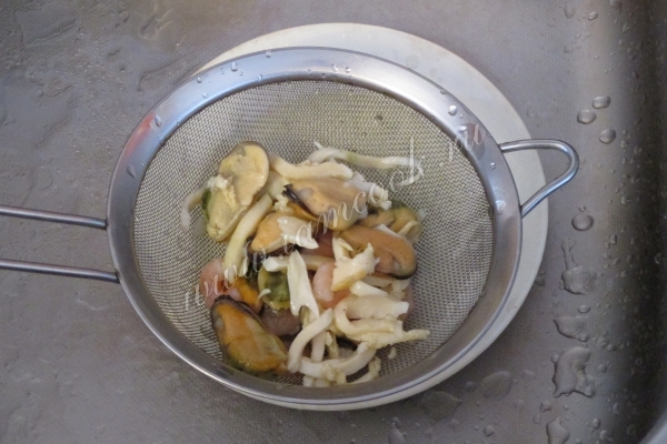 Морепродукты в дуршлаге
