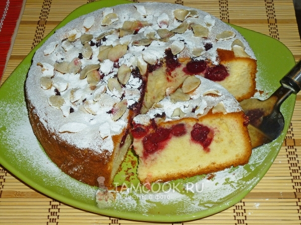 Готовый Венский пирог с вишней