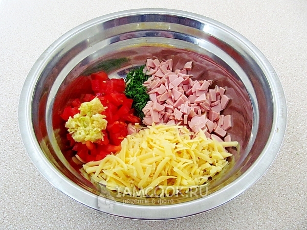 Соединить порезанные ингредиенты