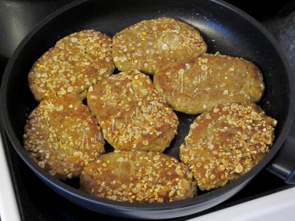 Жарим котлеты из чечевицы