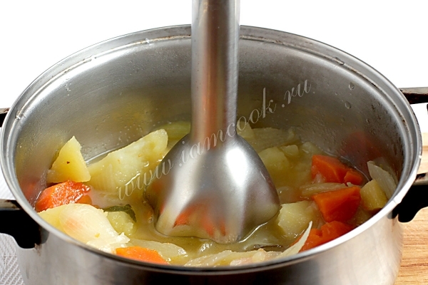 Измельчить овощи блендером