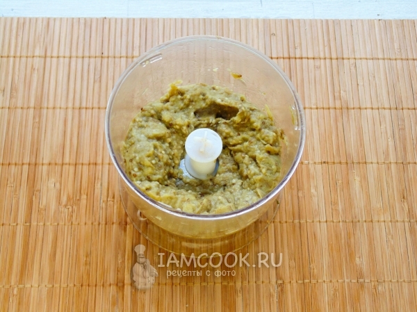 Измельчить баклажаны в блендере