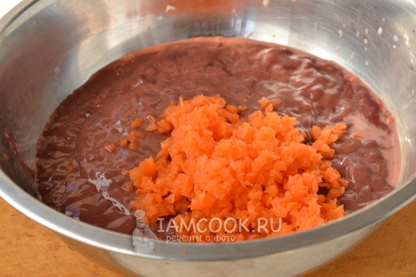 Положить тертую морковь