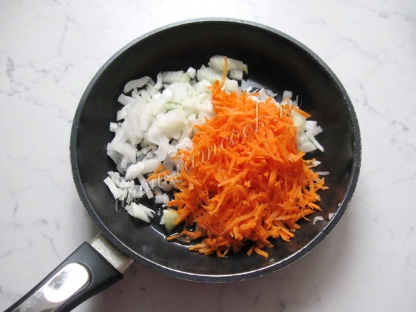 Обжарка лука и моркови