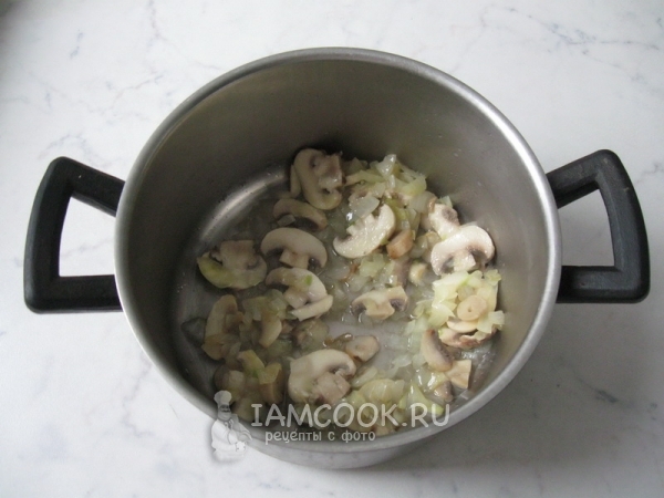 Грибы с луком