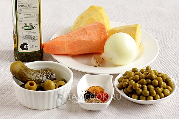 Ингредиенты для салата из тушеной моркови