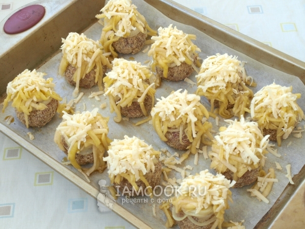 Посыпать тертым сыром