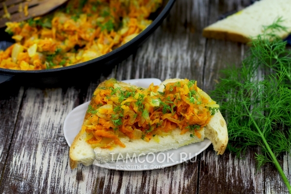 Морковь жареная с луком