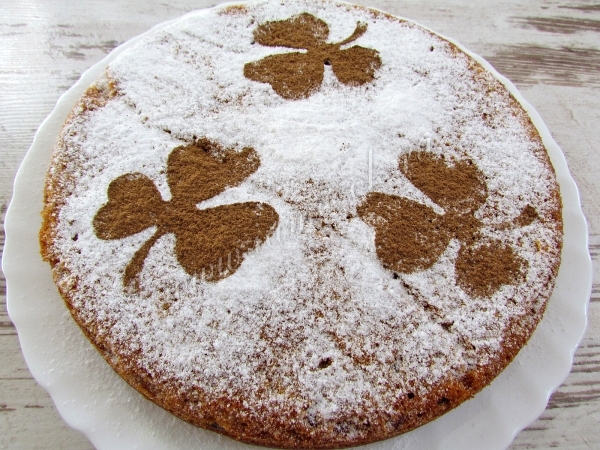 Украсить пирог пудрой
