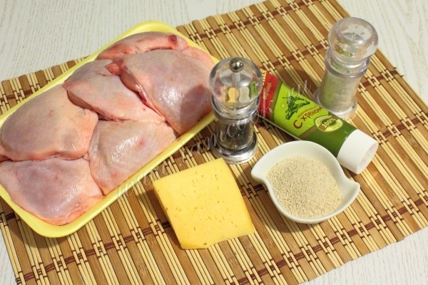Ингредиенты для куриных бедер в горчичной панировке