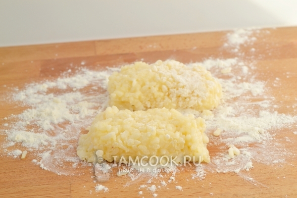 Сформировать биточки из риса