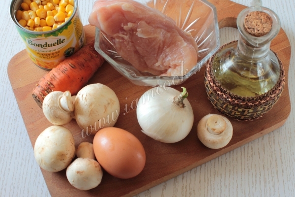 Ингредиенты для салата из грибов и курицы