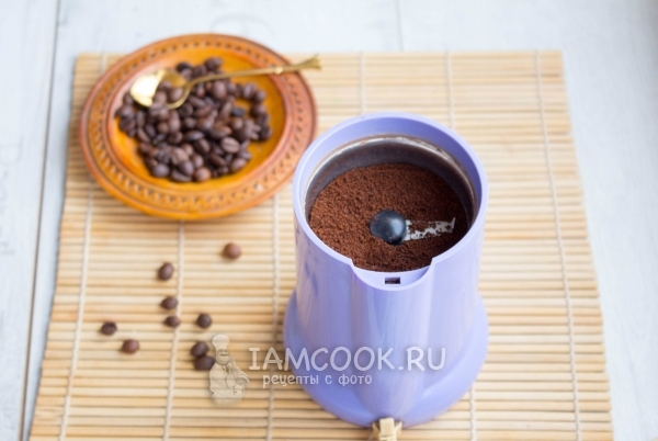 Смолоть кофе