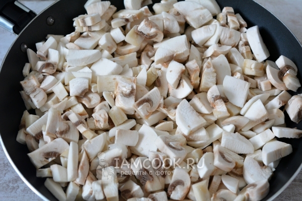 Положить грибы