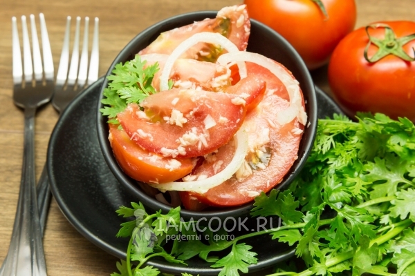 Фото салата из помидоров и тунца