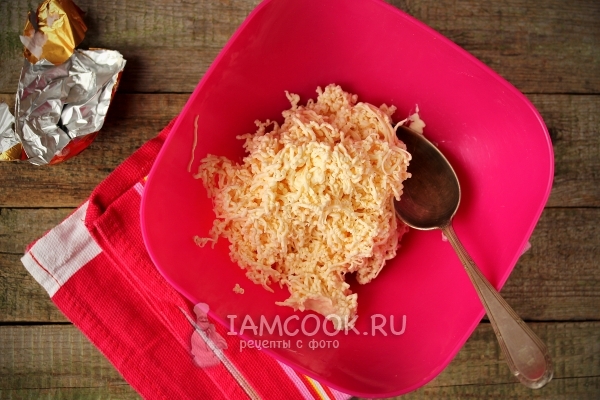 Натереть сыр на терке