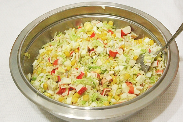 Крабовый салат с пекинской капустой