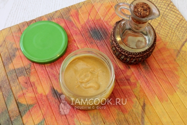 Влить масло