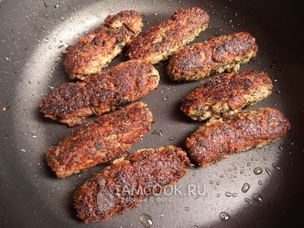 Пожарить котлеты