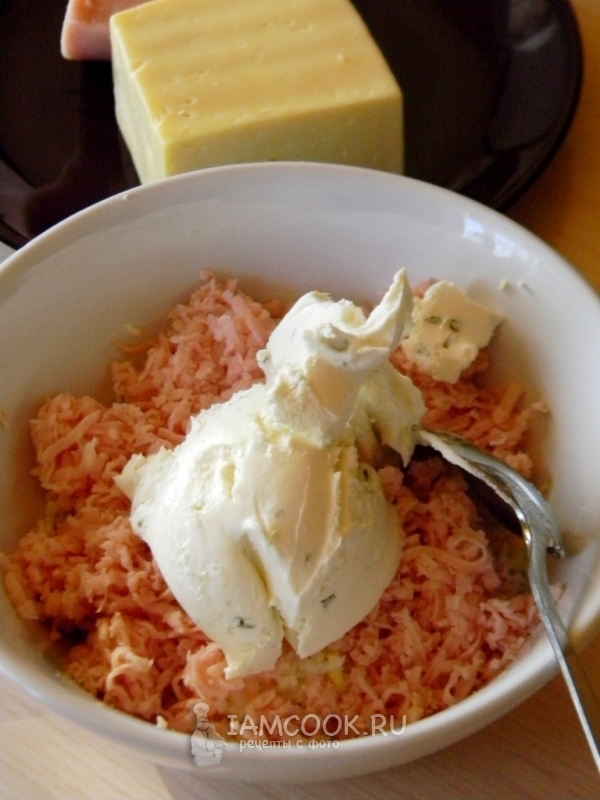 Положить творожный сыр