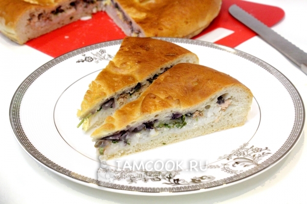 Пирог с рыбой и рисом