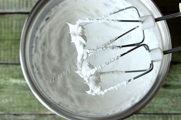 Взбиваем белковый крем