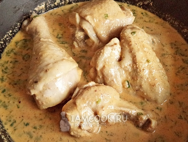 Положить курицу в соус