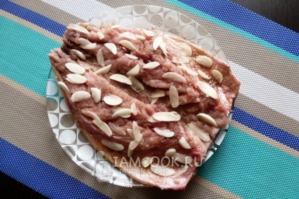 Положить чеснок