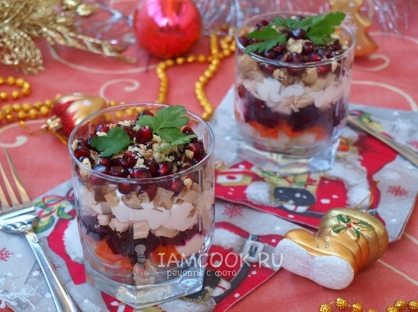 Рецепт слоеного салата с курицей и гранатом