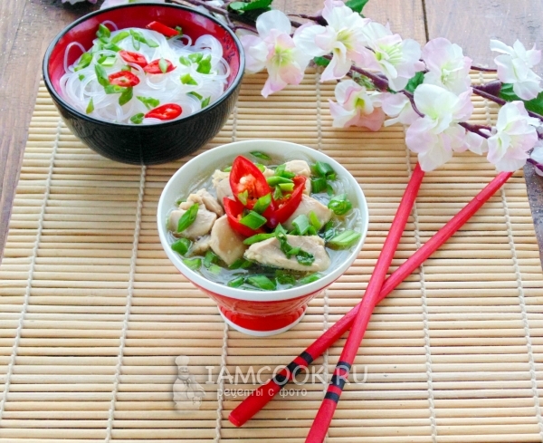 Порция лёгкого тайского супа