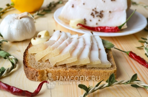 Фото сала в рассоле в банке