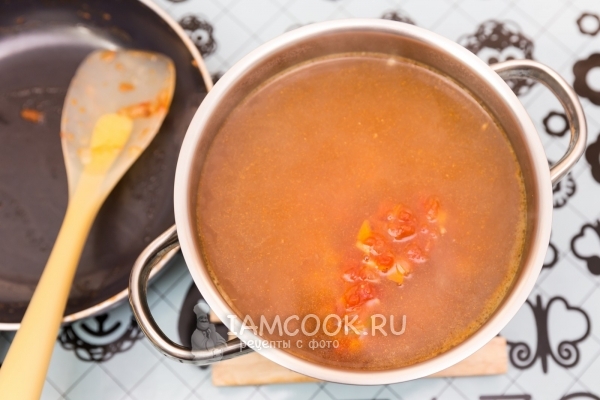 Положить заправку к картофелю