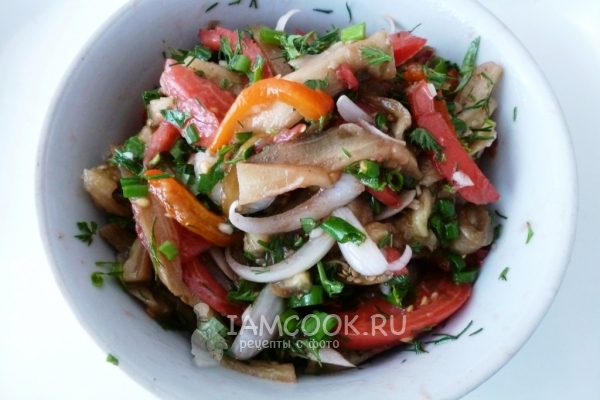 Готовый салат из запеченных овощей с медом